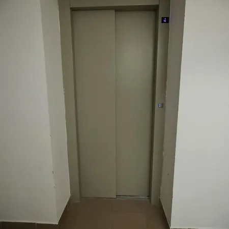 Adrian Apostol Apartamento *